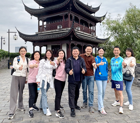 环护城河徒步，不仅锻炼了身体，放松了心情，加深了同事间的默契与感情，更是感受到了团队带来的陪伴与力量，展现了星空体育登录官网-星空(中国)人的青春和活力，同时，引导大家养成良好的运动习惯，以更加饱满的精神状态，勇毅前行，为公司高质量发展蓄势赋能。